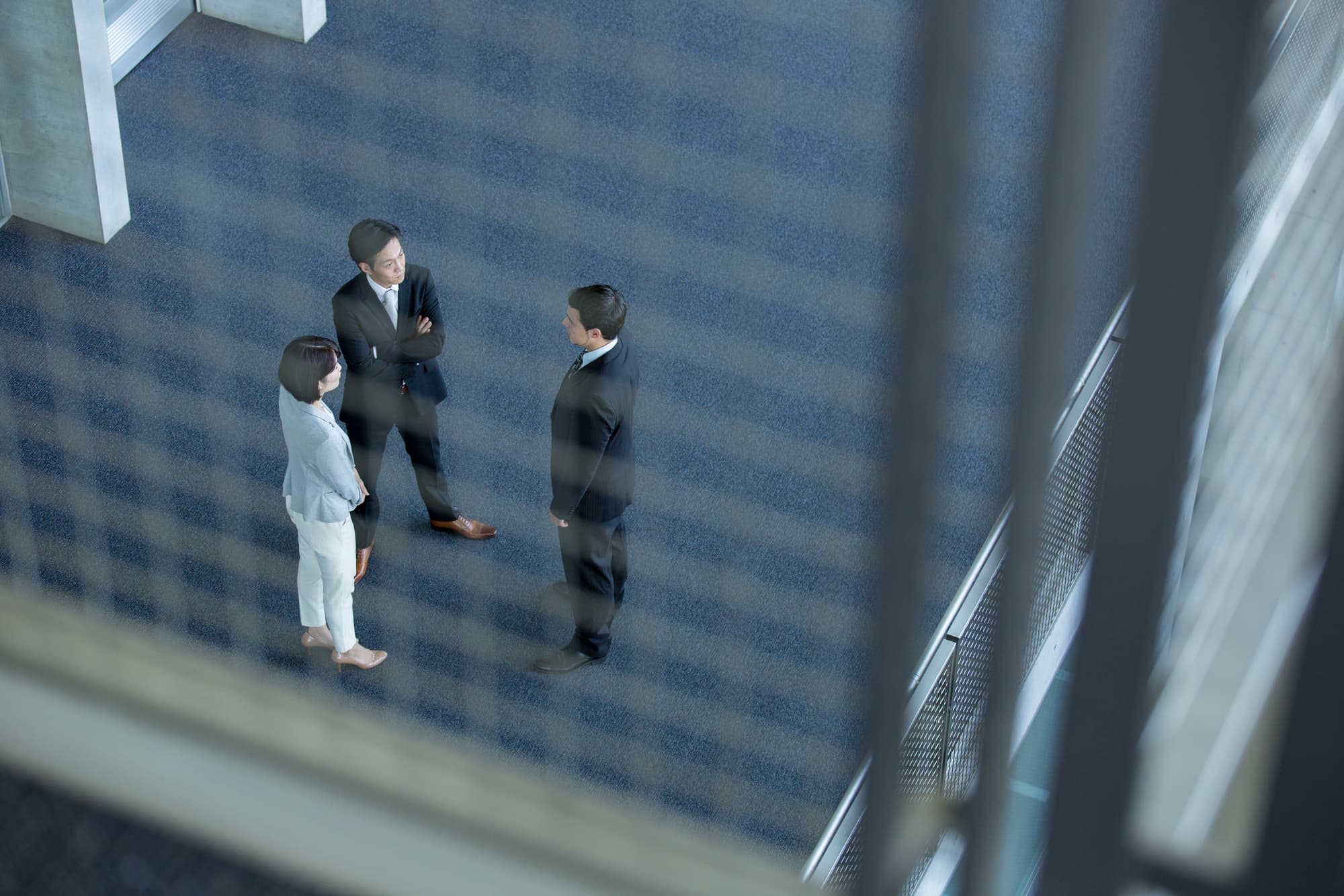 オフィスで会話